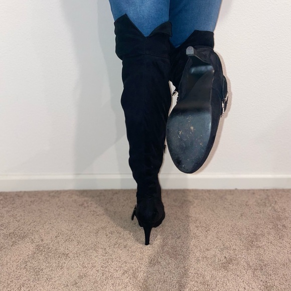 Slightly used; size 8.5 - Picture 2 of 2